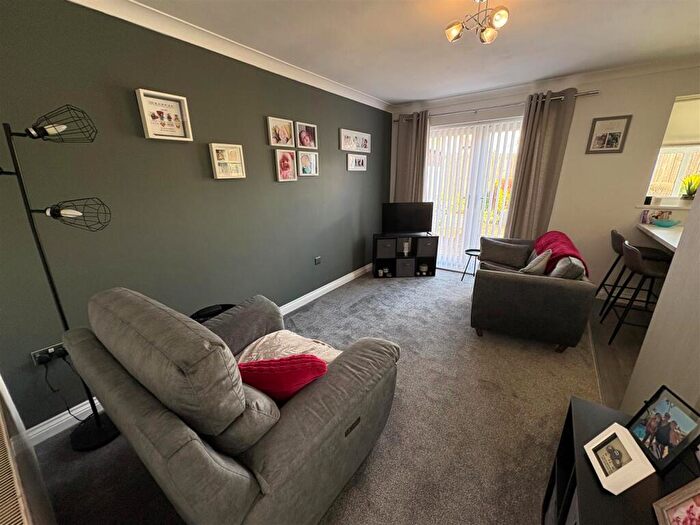 2 Bedroom Detached Bungalow For Sale In Plumpton Gardens, Wrose, Bradford, BD2