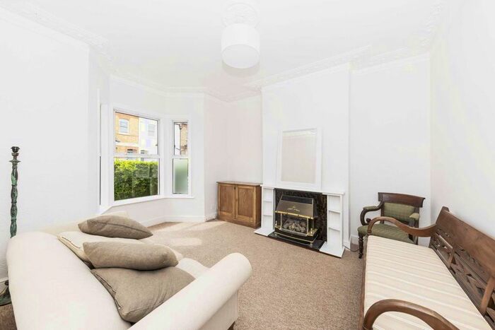 4 Bedroom Property To Rent In Noyna Road, London, SW17