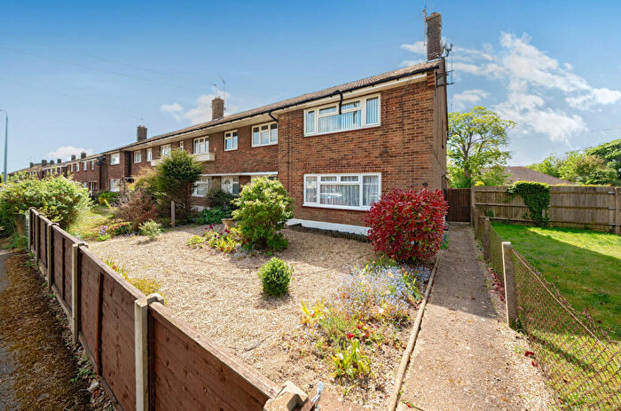 2 Bedroom Maisonette For Sale In Ashcroft, Dunstable, LU6