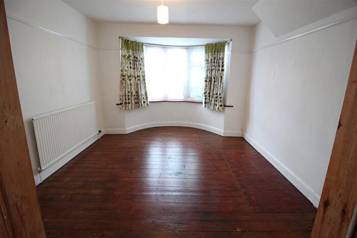 3 Bedroom Terraced House To Rent In Cornwall Avenue, Southall, UB1