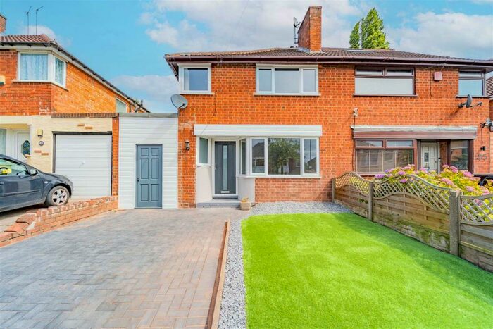 3 Bedroom House To Rent In Green Park Road, Birmingham, B31