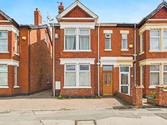 4 Bedroom Semi-Detached House For Sale In Stroud Road, Gloucester, GL1