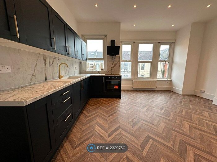 3 Bedroom Flat To Rent In Helix Road, London, SW2