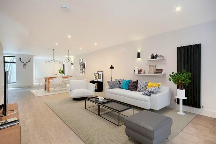 4 Bedroom Semi-Detached House To Rent In Vine Court, Whitechapel, London, E1