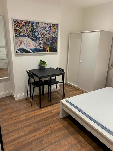 Studio To Rent In Derby Road, Hounslow, TW3