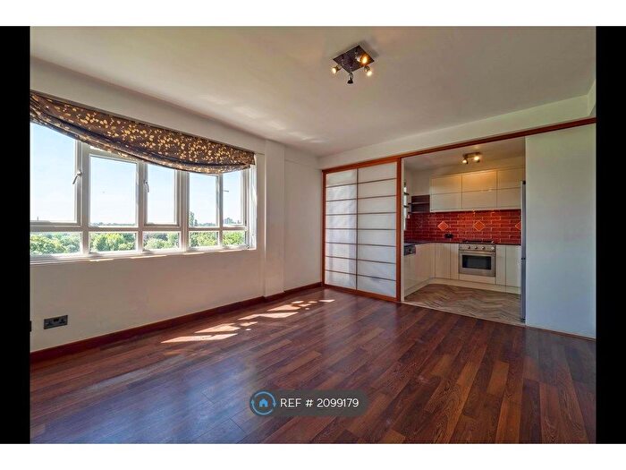 3 Bedroom Flat To Rent In Albert Drive, London, SW19