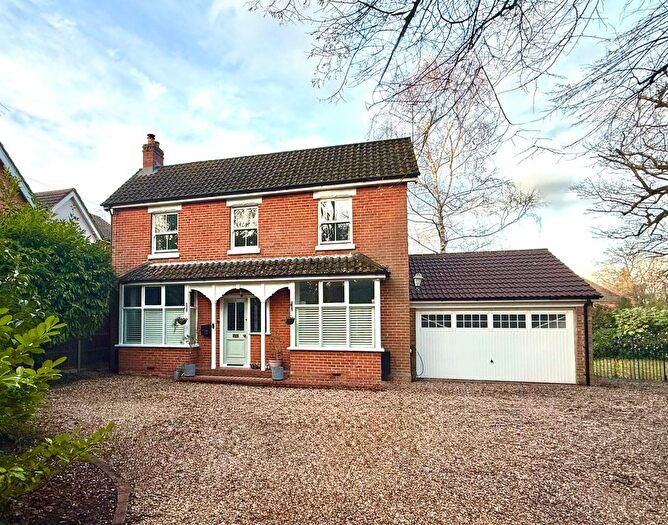 4 Bedroom Detached House For Sale In Aldershot Road, Fleet, GU51