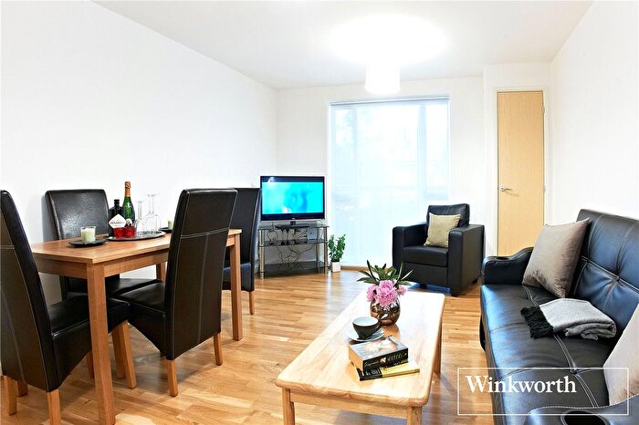 2 Bedroom Flat For Sale In Todd Close, Borehamwood, Hertfordshire, WD6