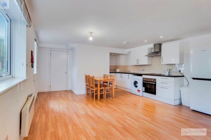 4 Bedroom Terraced House To Rent In Bridle Close, Kingston, KT1