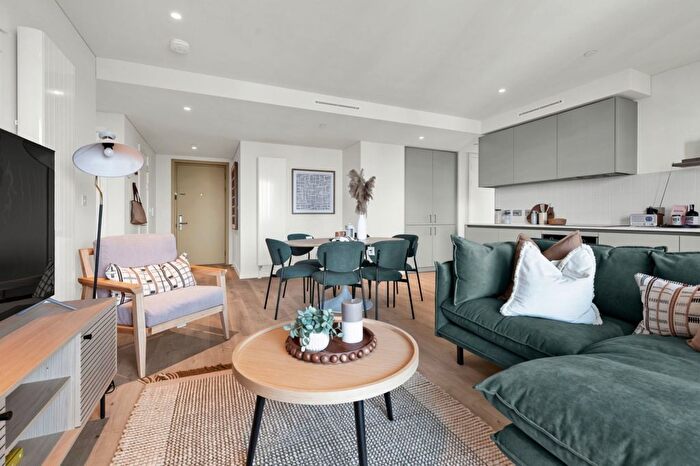 2 Bedroom Flat To Rent In Walworth Road, Walworth, SE1