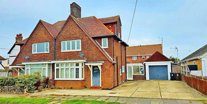 4 Bedroom Semi-Detached House For Sale In Southview Drive, Walton On The Naze, CO14