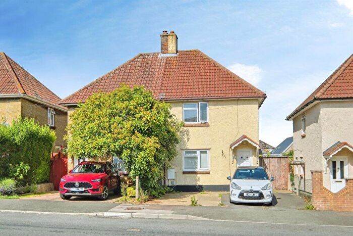 3 Bedroom Semi-Detached House For Sale In Herbert Road, Salisbury, SP2