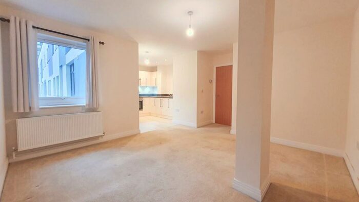 1 Bedroom Flat To Rent In Skyline House, Swingate. Stevenage, SG1