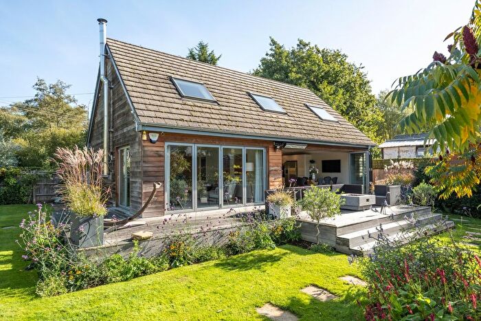 3 Bedroom Detached House For Sale In Wey Meadows, Weybridge, KT13