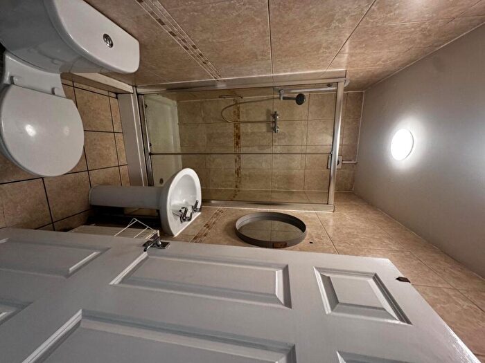 6 Bedroom Detached House To Rent In Hessle Place, Leeds, West Yorkshire, LS6