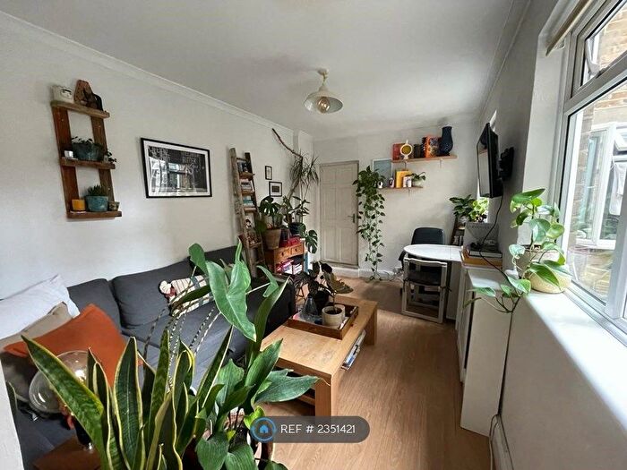 1 Bedroom Flat To Rent In Wandsworth Road, London, SW8