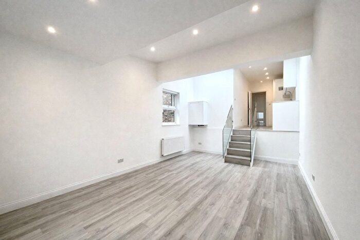 2 Bedroom Flat To Rent In Tottenham Lane, London, N8