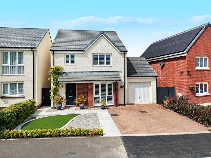3 Bedroom Detached House For Sale In Barrow Vale, Kingsteignton, TQ12