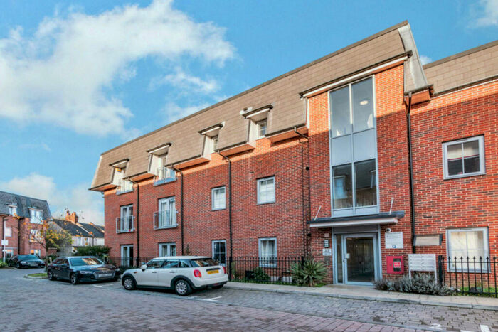 2 Bedroom Flat To Rent In Scotts Road, Bromley, BR1