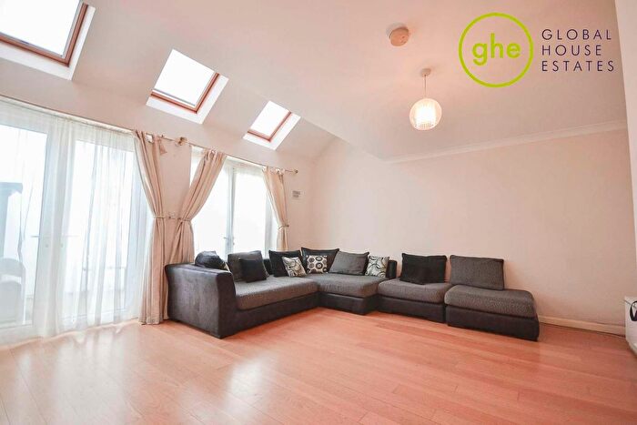 2 Bedroom Flat To Rent In Trinity Road, Tooting, London, SW17