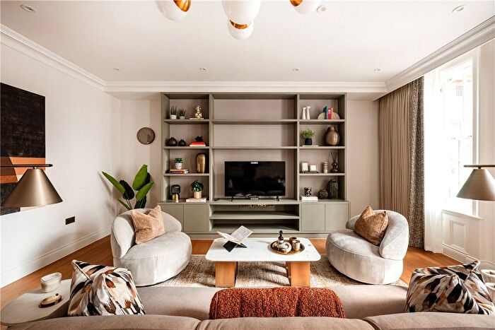 2 Bedroom Flat To Rent In Stratton Street, London, W1J