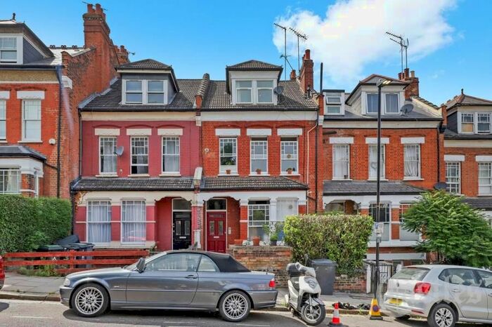 2 Bedroom Flat To Rent In Hillfield Avenue, London, N8