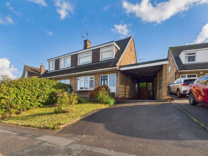 3 Bedroom Semi-Detached House For Sale In Hollins Spring Avenue, Dronfield, S18