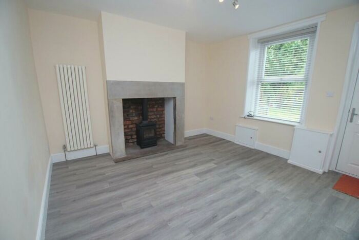 2 Bedroom End Of Terrace House To Rent In **Log Burner!** Regent Street, Padfield, SK13