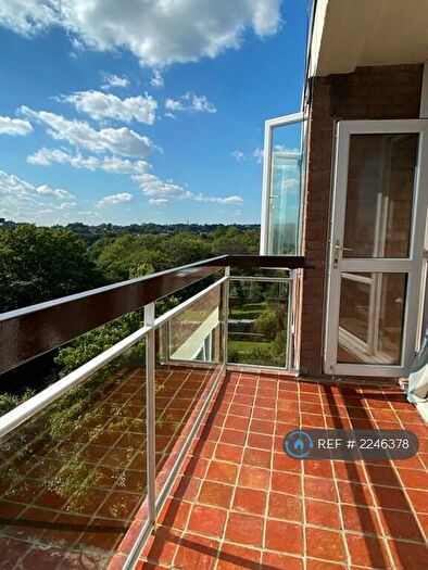 2 Bedroom Penthouse To Rent In Shepherd's Hill, Highgate, London, N6