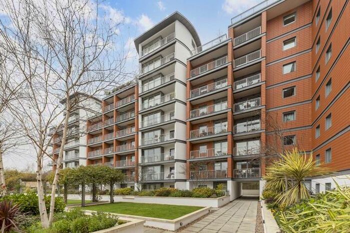 3 Bedroom Flat To Rent In Holland Gardens, Brentford, TW8