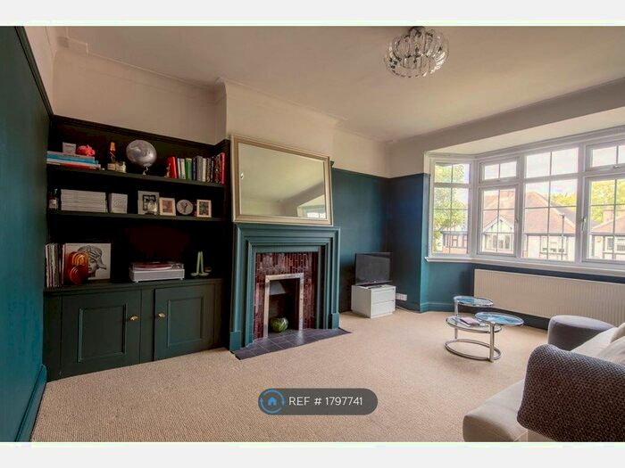 2 Bedroom Maisonette To Rent In Gracefield Gardens, London, SW16