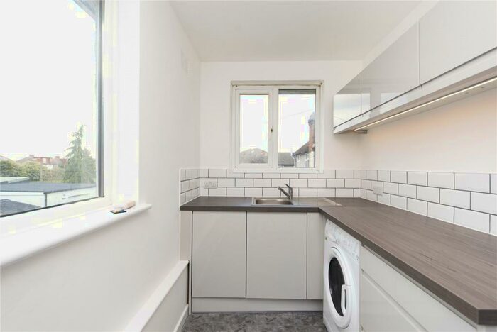 1 Bedroom Apartment To Rent In Cromwell Road, Walton-on-Thames, Surrey, KT12