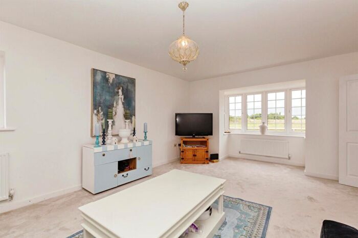 5 Bedroom Detached House For Sale In Edsell Crescent, Thame, OX9