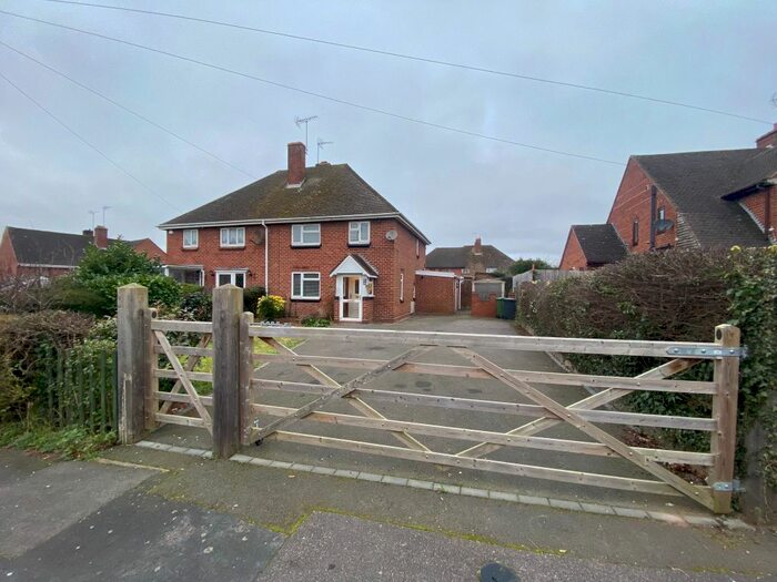 3 Bedroom Property To Rent In Shrubbery Close, Cookley, Kidderminster, DY10