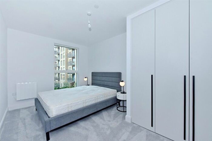 2 Bedroom Apartment To Rent In Artesian House, Memorial Avenue, Slough, SL1