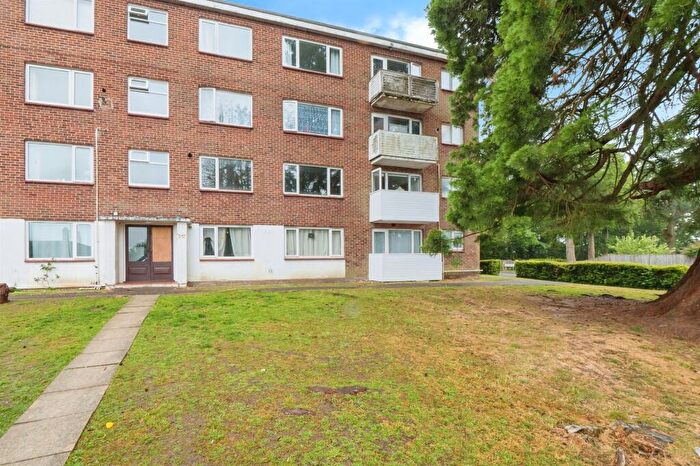 2 Bedroom Flat For Sale In West End Road, Southampton, SO18