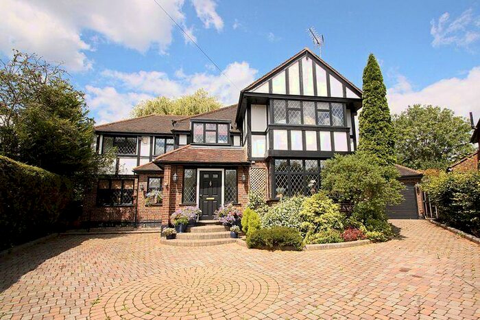 5 Bedroom Detached House To Rent In Brook Rise, Chigwell, IG7