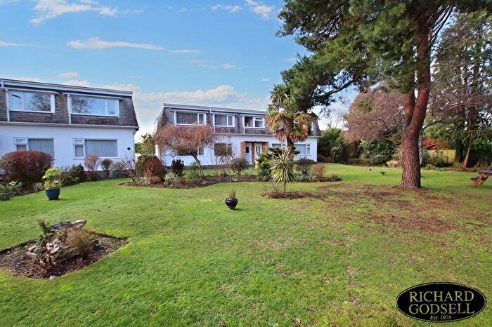 2 Bedroom Flat For Sale In West Christchurch, BH23