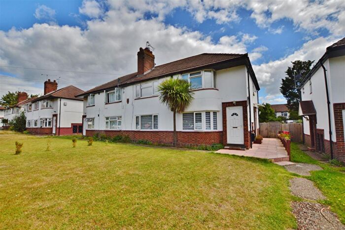 3 Bedroom Maisonette To Rent In Broad Oak Court, Farnham Road, Farnham Royal, Slough, SL2