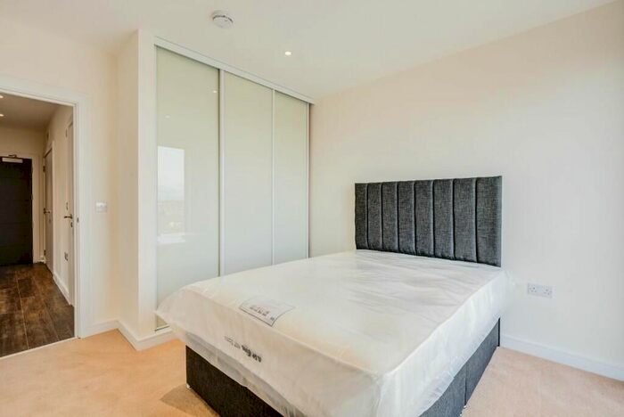1 Bedroom Flat To Rent In Watteau Square, Croydon, CR0