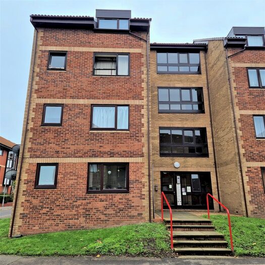 1 Bedroom Flat To Rent In Southend-On-Sea, Essex, SS2