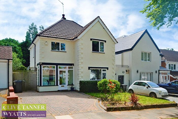 4 Bedroom Detached House For Sale In Southam Road, Hall Green, Birmingham, West Midlands, B28