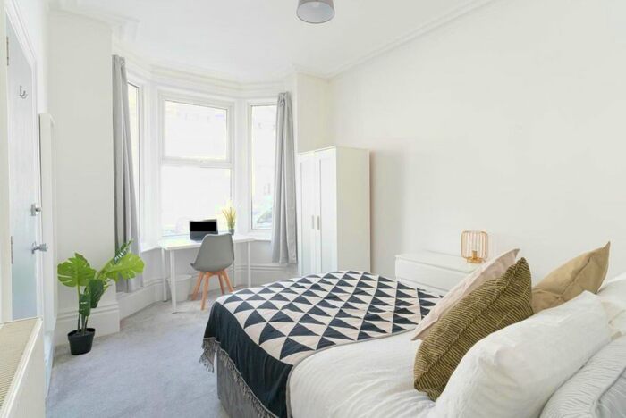 5 Bedroom Property To Rent In Manners Road, Southsea, PO4