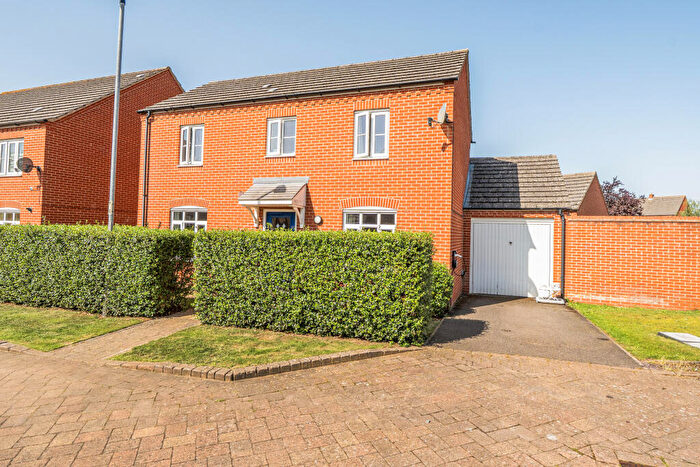 3 Bedroom Detached House For Sale In Crispin Drive, Bedford, MK41