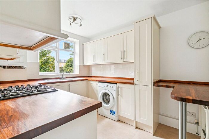 3 Bedroom Flat To Rent In Rosehill Road, London, SW18