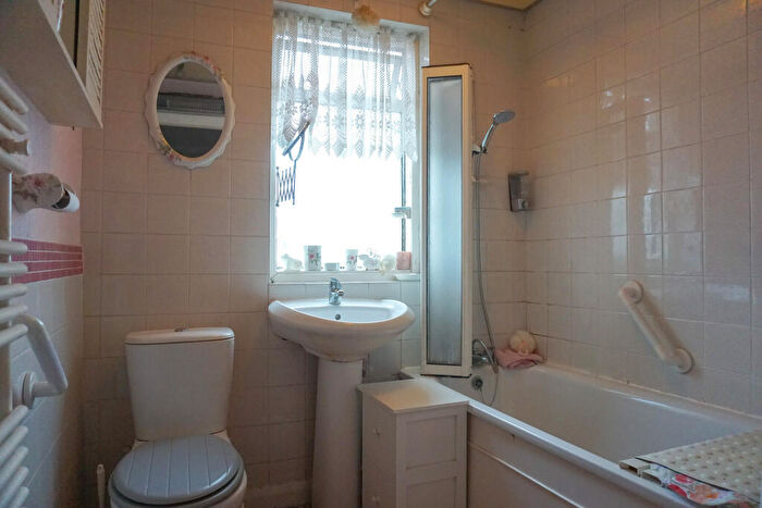 3 Bedroom End Of Terrace House For Sale In Hadley Road, Mitcham, CR4