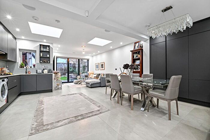 4 Bedroom Semi Detached House For Sale In Devonshire Road, London, NW7