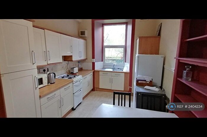 3 Bedroom Flat To Rent In East Preston Street, Edinburgh, EH8