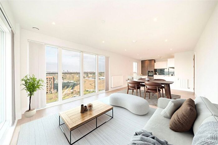 2 Bedroom Flat For Sale In Kidbrooke Park Road, London, SE3