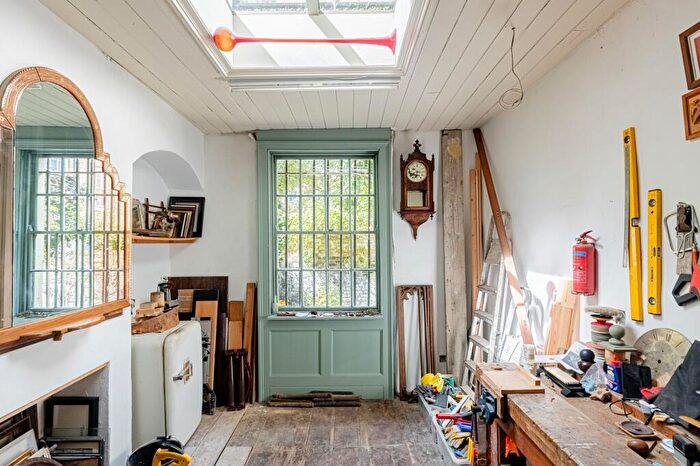 4 Bedroom Terraced House For Sale In Amwell Street, London, EC1R - Photo 8
